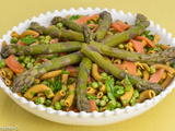 Salade de pâtes aux petits pois, asperges, truite fumée et fines herbes
