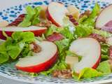 Salade de pommes, lard, noix et comté