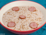 Velouté de chou fleur au lait d’amandes, purée d’amandes, saucisses et gomasio