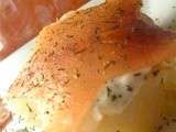 Saumon fumé sur écrasée de pomme de terre, sauce au philadelphia à l’aneth