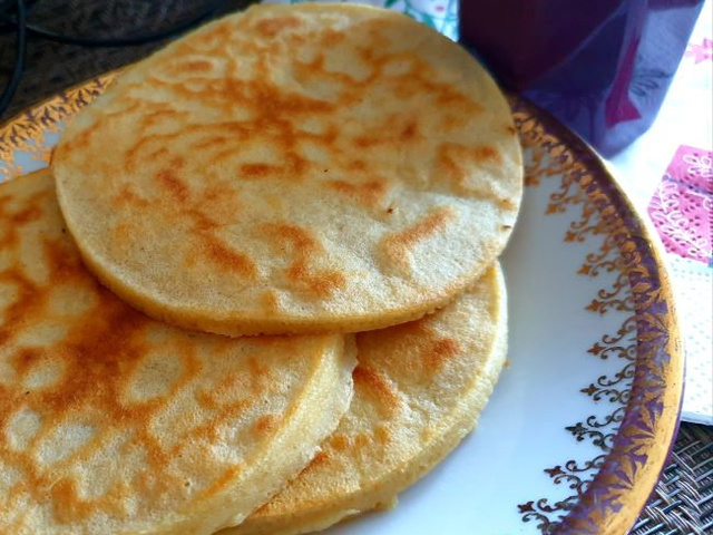 Pancakes salés à la farine de pois chiches, jeunes pousses d'épinards et  tomates séchées – Mes brouillons de cuisine