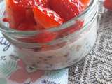 Porridge aux graines de chia et fraises