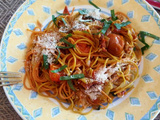 Spaghettis, courgettes, sauce tomatée aux noix