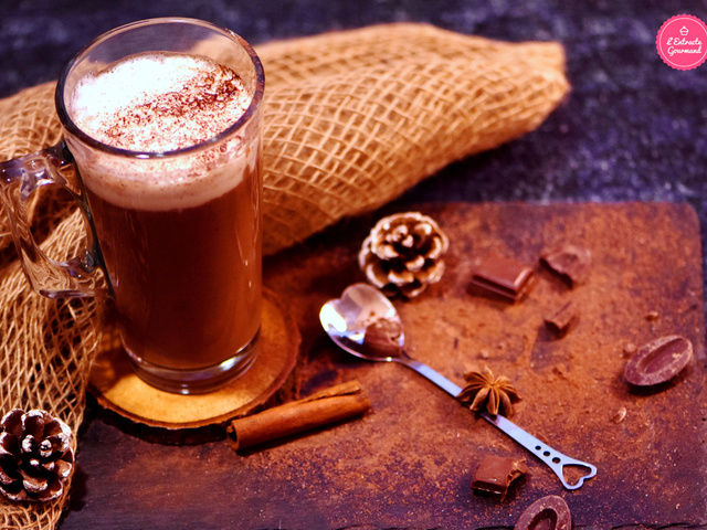 Recette - Chocolat chaud (guimauves, sirop de noisette, chantilly)