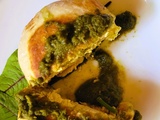 Petits pains à la poêle, farcis au tofu, avec sauce au kale