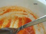 Soupe aux tomates et piments grillés sur le bbq