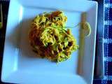 Spaghettis de courgettes crues en sauce aux parfums thaï