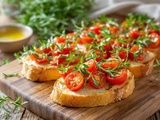 Bruschetta aux tomates rôties au four et romarin frais