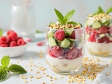 Canicule : verrines concombre-yaourt grec & framboises en 3 min (frais et surprenant !)