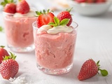 Ce dessert aux fraises ne demande que 2 ingrédients : le résultat est étonnant