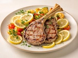 Côtelettes d’agneau au thym et citron : recette savoureuse