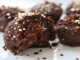 Elle n’a jamais le temps mais ses moelleux au chocolat sont prêts en 5 min (voici comment)