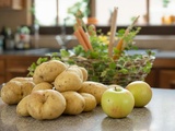 J’ai découvert le fruit qui empêche les pommes de terre de germer (et c’est fou)