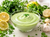 Sauce verte vivifiante (coriandre, menthe & yaourt) : donnez du pep’s à vos plats