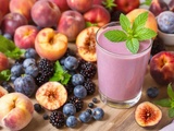 Smoothies vitaminés avec les derniers fruits d’été
