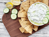 Tzatziki maison : ma sauce yaourt ail-concombre à tartiner sur tout (et en 2 min)