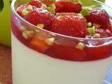 Panna cotta au yaourt, miel, fraises
