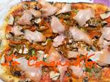 Pizza au saumon fumé et poivrons rouges