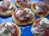 Pizzettes : des petites pizzas au jambon et à la mozzarella