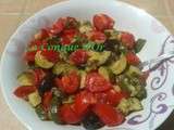 Salade de courgettes,tomates, olives et pignons