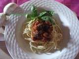 Spaghettis à la sauce tomate et à la tapenade