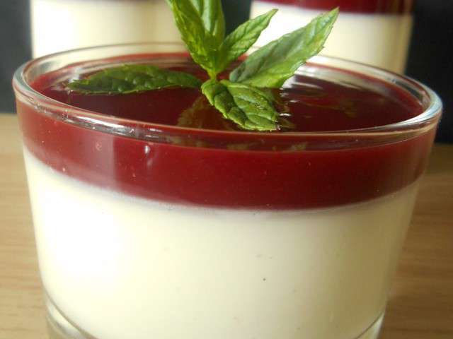 Panna cotta à la vanille et coulis mangue passion - Surprises et  gourmandises