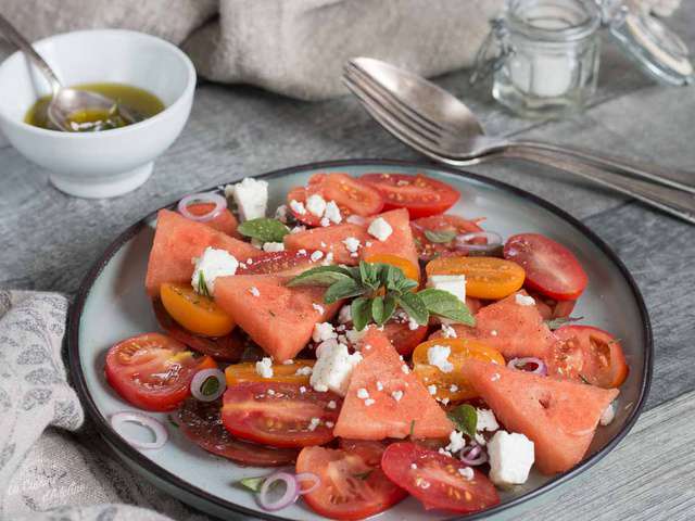 Salade Grecque (tomate, concombre, olive, fêta) - La Cuisine d'Adeline