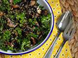 Salade de kale et champignons bruns, sauce au tamari