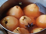 Coings pochés au vin