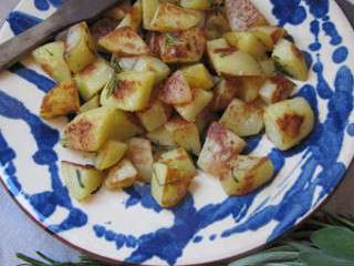 Pommes de terre au romarin et à la sauge