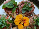 Tartines à la tapenade, tomate et roquette