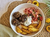 Assiette grecque aux boulettes de viande