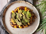 Bagel gratiné à l’halloumi et avocat