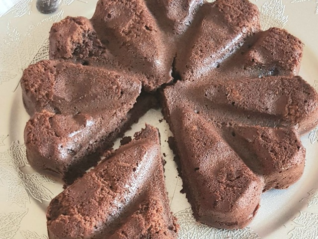 Gâteau au chocolat sans sucre ni beurre - Mamança déborde