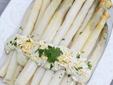 Asperges sauce citronnée à l'œuf et au fromage blanc
