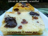 Gâteau de semoule caramélisé aux pruneaux et raisins secs