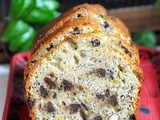 Cake à l'amande, chocolat noir, raisins secs & graines de pavot