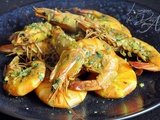 Crevettes snackées au curry vert, vin blanc & épices