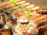 Croque-monsieur au camembert, champignons de Paris et oignons nouveaux