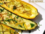 Petites courgettes jaunes et vertes rôties au four