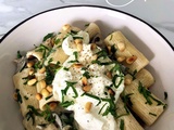 Rigatoni al bronzo aux champignons de Paris, crème soja & burrata