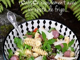 Salade de Fusilli, jeunes pousses de salade, poivron et saucisse