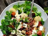 Salade de quinoa rouge, saucisses aux herbes, pêches plates et mâche aux herbes