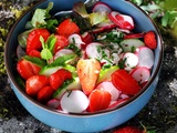 Salade de radis, concombre, fraises