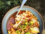 Soupe épicée aux Udon, Mandu porc-kimchi, chou chinois et poulet