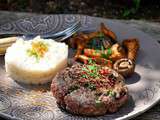 Steak haché de boeuf, risotto et champignons des bois