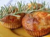 Muffins salés: olives vertes, mozzarella, poivrons et romarin