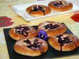 Blueberry buns (brioches aux myrtilles)