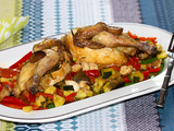 Coquelet à l’ail confit, poêlée de petits légumes du jardin