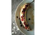 Banane rôtie aux cranberries, rhum, raisins et noix de pécan